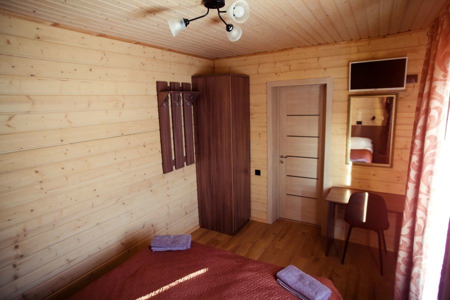 Номер 6-местный 2-комнатный (в доме №11, первый  этаж)