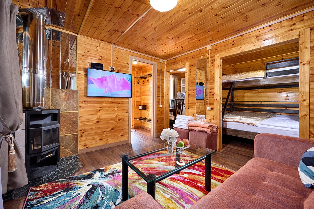 Дом у озера 4-местный 2-комнатный (с купелью)