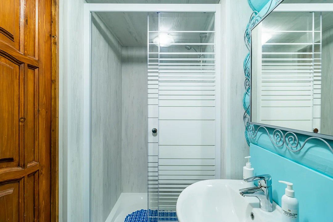 Дом 7-местный 3-комнатный (№6, с беседкой)