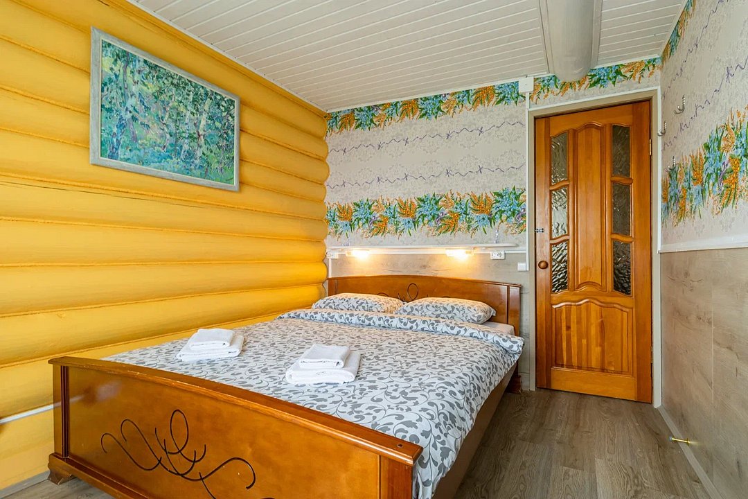 Дом 8-местный 2-комнатный (№7, с беседкой)