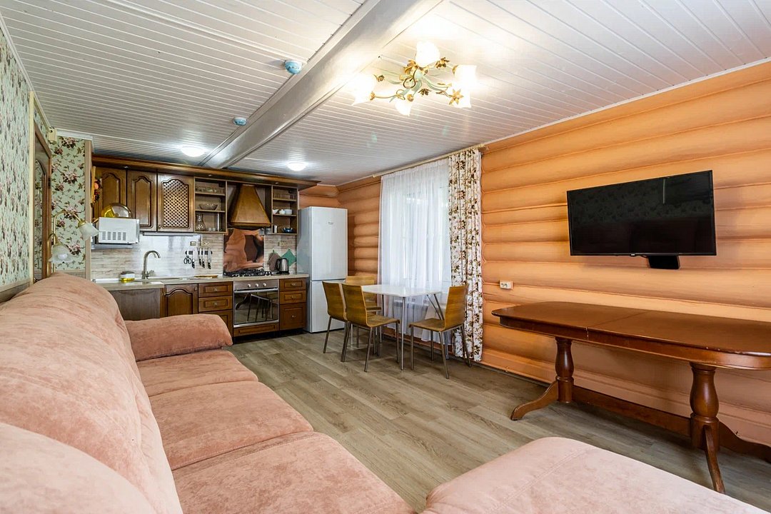 Дом 8-местный 2-комнатный (№7, с беседкой)