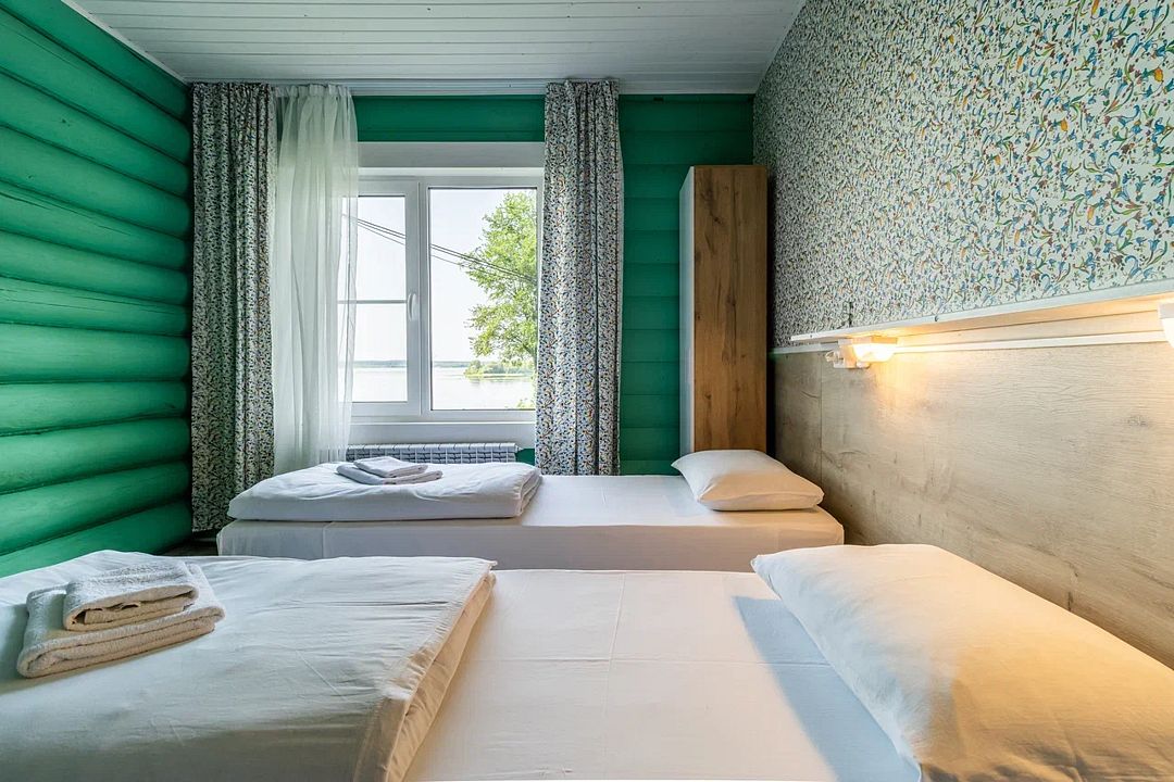 Дом 8-местный 2-комнатный (№7, с беседкой)