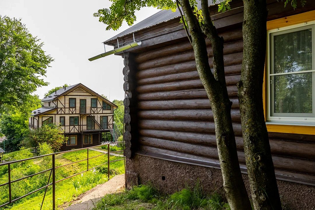 Дом 8-местный 2-комнатный (№7, с беседкой)