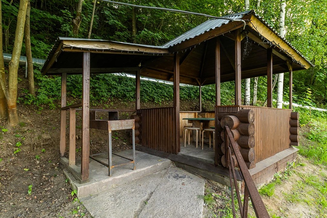 Дом 8-местный 2-комнатный (№7, с беседкой)