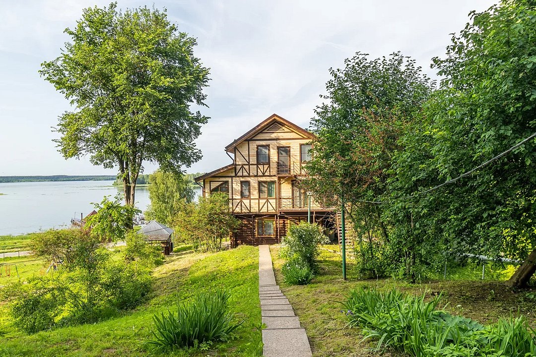 Дом 8-местный 2-комнатный (№7, с беседкой)