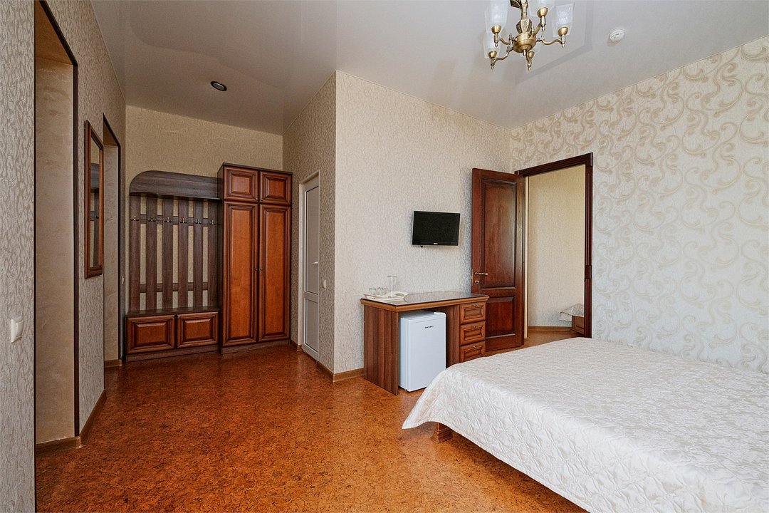 Люкс 3-местный 2-комнатный (с балконом)