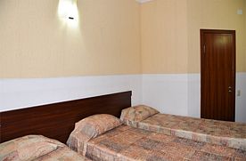 Трехместный номер "Полу-цоколь", Гостевой дом Lete, Лазаревское