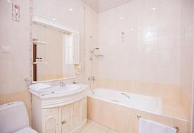 2-мест.(разм. в 3-мест.) люкс с балк., Гостевой дом Альмира, Адлер