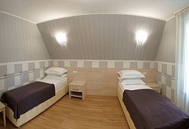 1-мест. (разм. в 4-мест.) 2-комн. коттедж, Туристическо-оздоровительный комплекс Приморье, Коктебель