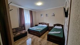 Полулюкс трехместный с окном, Гостевой дом Karfagen, Геленджик