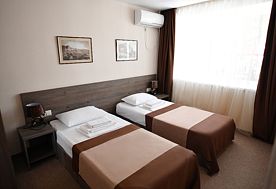 2-мест.(разм. в 4-мест.) 2-комн. полулюкс семейн. (юг), Пансионат Феодора, Алушта