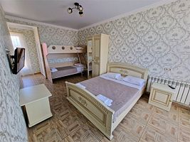 Делюкс 4-х местный с балконом и видом на море (Новый корпус, 150 метров от основной территории), Гостевой дом Аида, Адлер