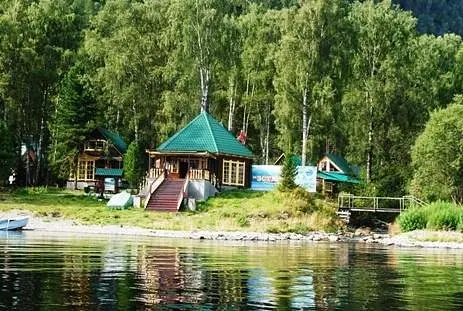 Вид на базу со стороны озера | Эстюба, Горный Алтай (Республика Алтай)