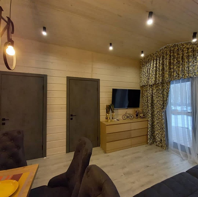 Барн 6-местный 3-комнатный Рояль