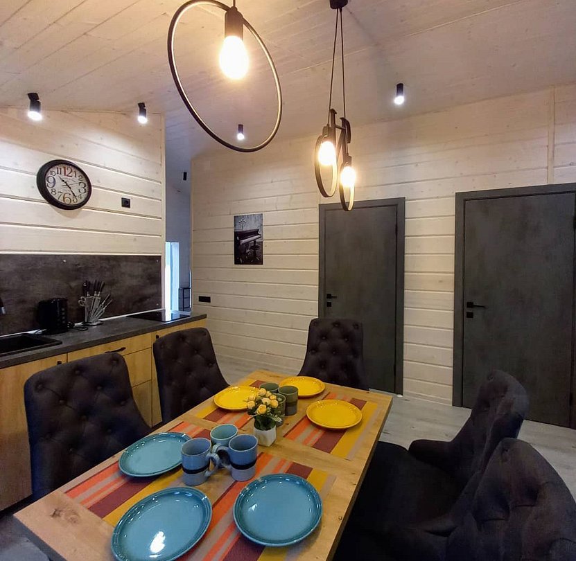 Барн 6-местный 3-комнатный Рояль