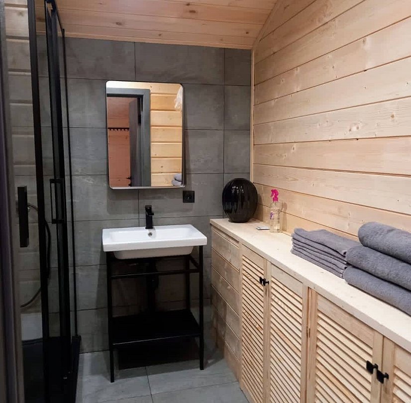 Барн 6-местный 3-комнатный Рояль