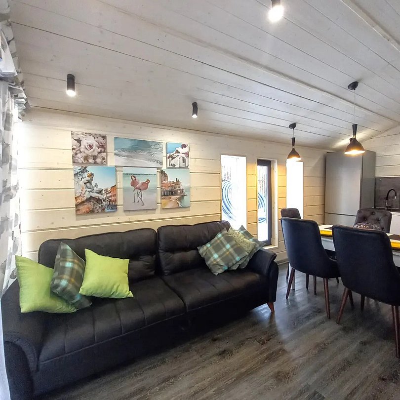 Барн 6-местный 3-комнатный Фламинго