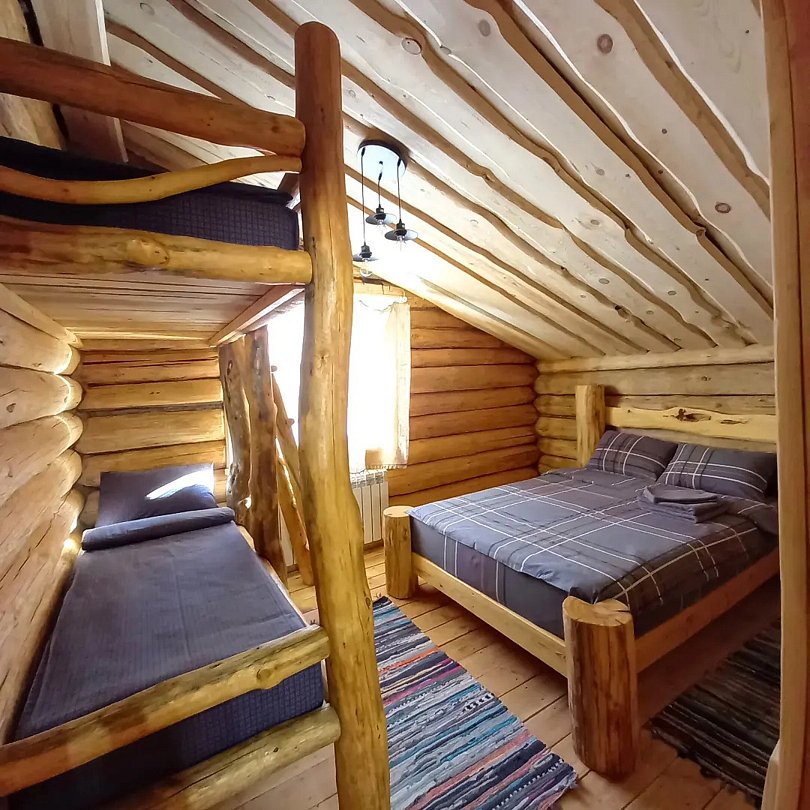 Изба 10-местный 3-комнатный