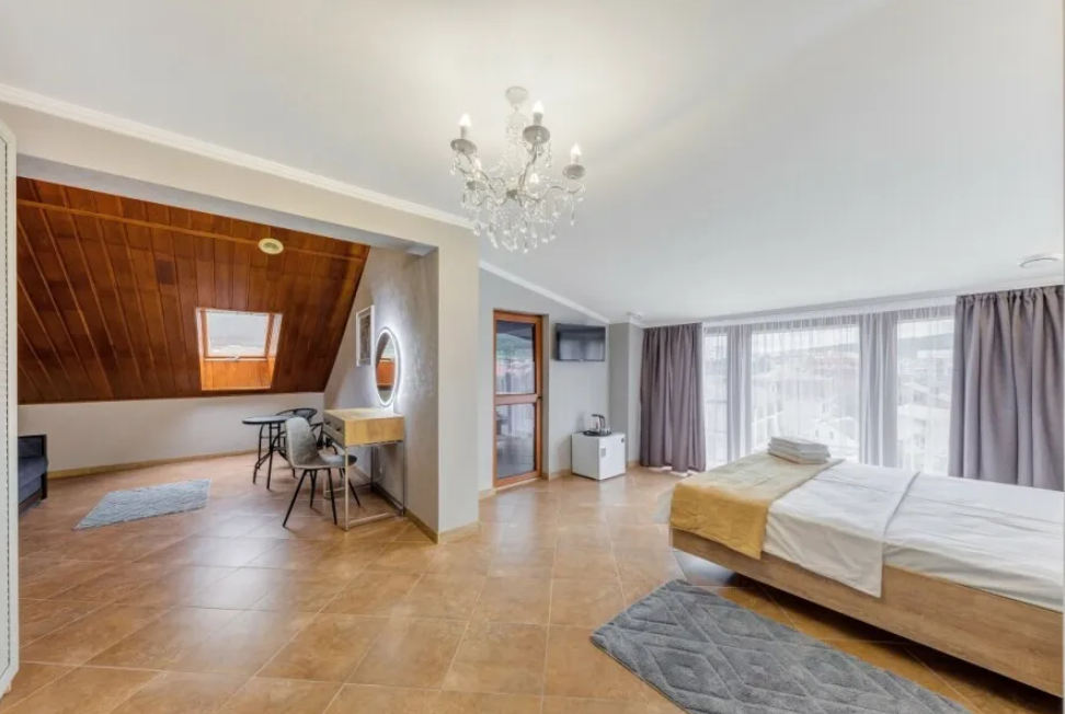 Делюкс 4-местный (с балконом)