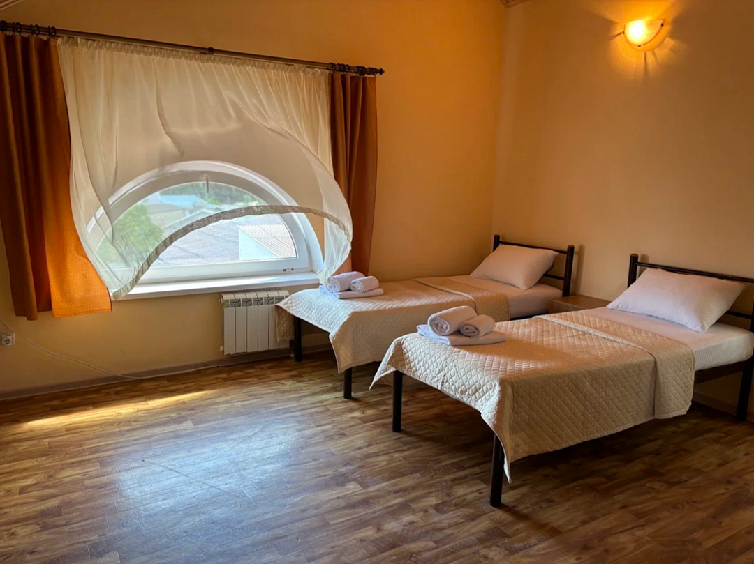 Улучшенный 4-местный 1-комнатный №14