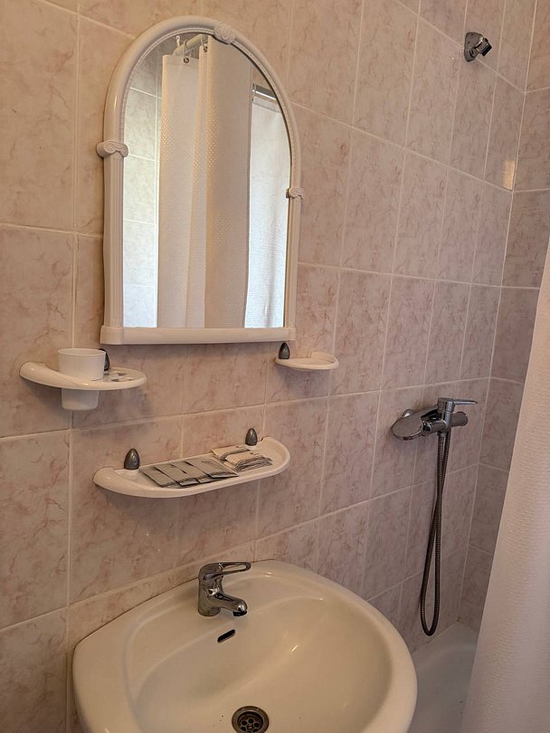 Улучшенный 4-местный 1-комнатный №14