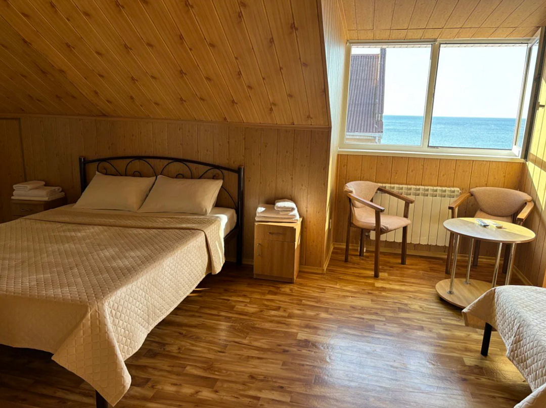 Улучшенный 4-местный 1-комнатный №8