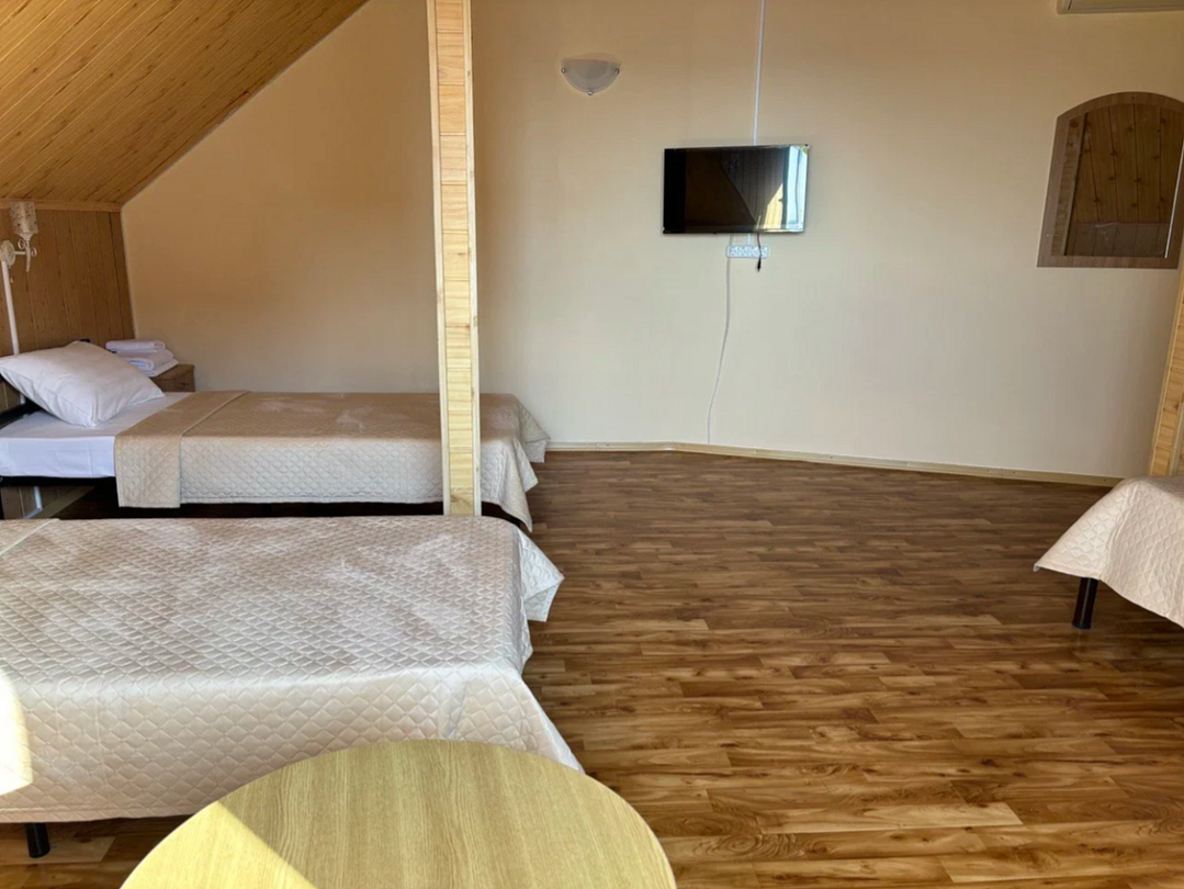 Улучшенный 4-местный 1-комнатный №8