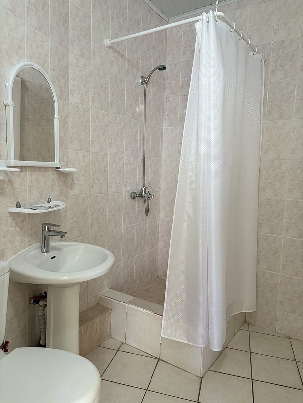 Улучшенный 4-местный 1-комнатный №8