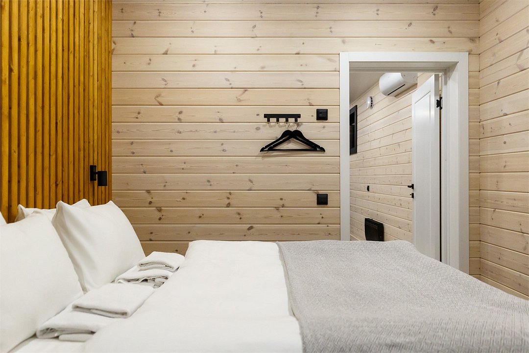 Коттедж 4-местный (с 1 спальней, купелью и баней)