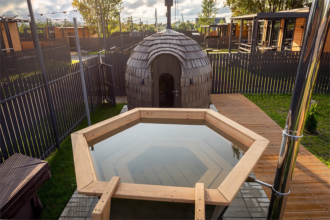 Коттедж 6-местный (с 2 спальнями, купелью и баней)