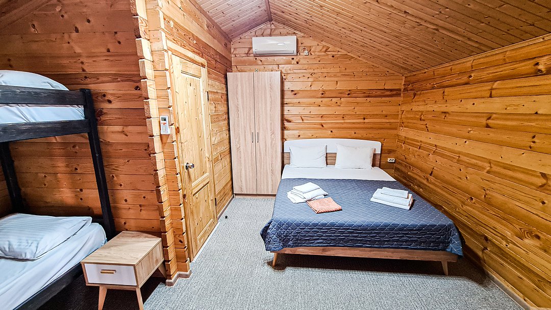 Домик 4-местный (с террасой)