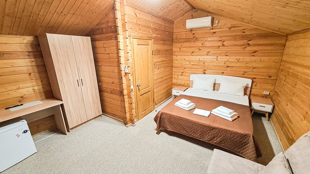 Домик 4-местный (с террасой)