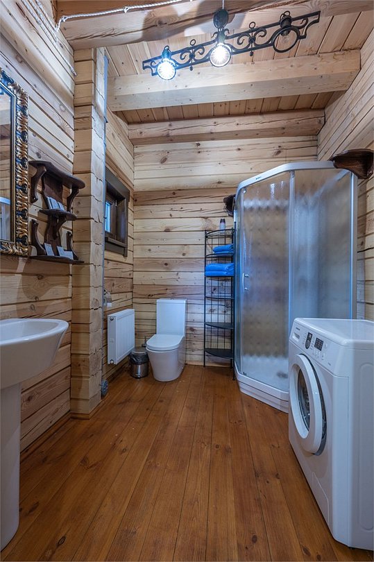 Дом 8-местный 4-комнатный Лесной