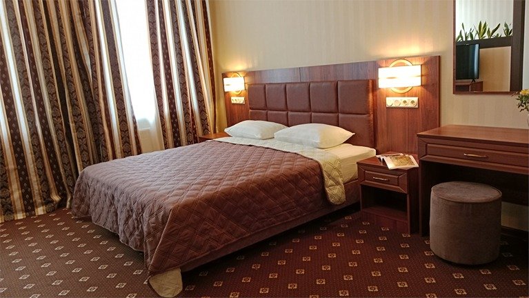 Апартаменты 2-местный 1-комнатный (с просторной спальней и балконом)