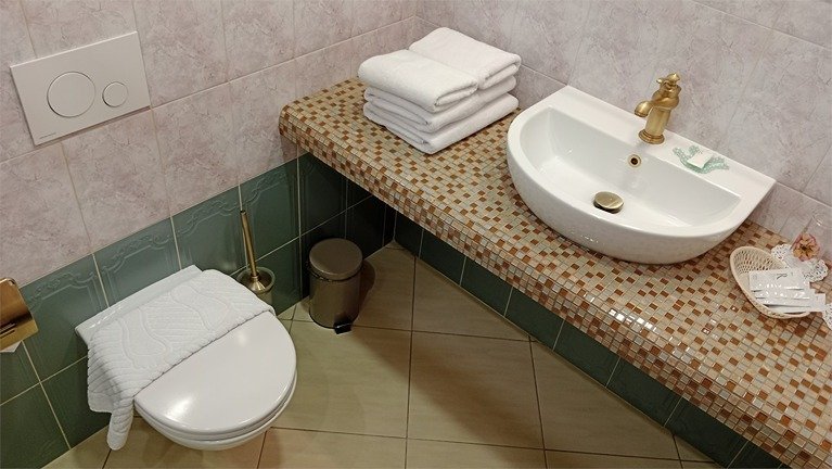 Апартаменты 2-местный 1-комнатный (с просторной спальней и балконом)