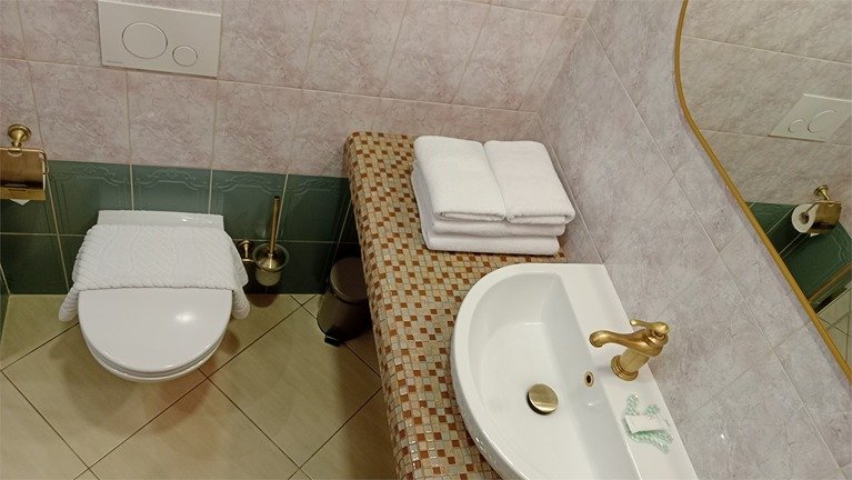 Апартаменты 2-местный 1-комнатный (с просторной спальней и балконом)