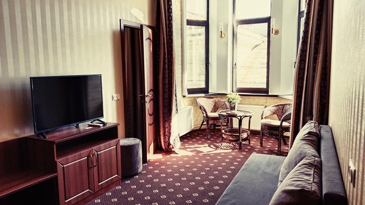 Апартаменты 2-местный 2-комнатный (с эркером и душем)