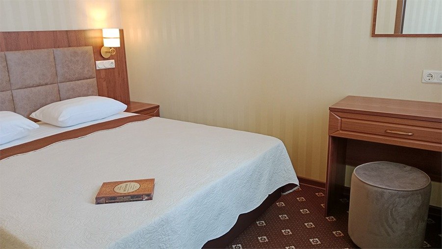 Апартаменты 2-местный 2-комнатный (с эркером и душем)