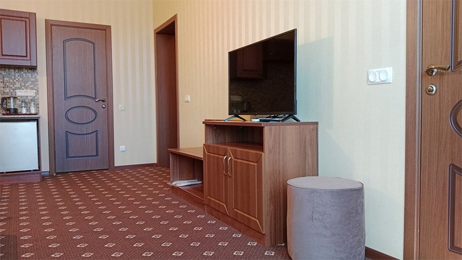 Апартаменты 2-местный 2-комнатный (с эркером и душем)