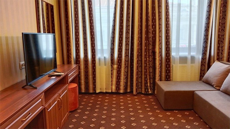 Апартаменты 3-местный 2-комнатный (с балконом и ванной)