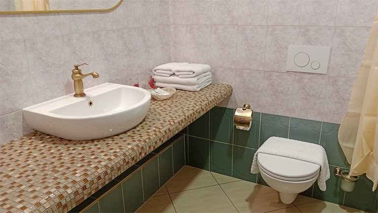 Апартаменты 3-местный 2-комнатный (с балконом и ванной)