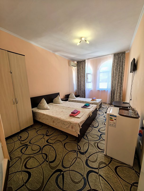 IСтандартный 3-местный (2 односпальные и 1 двуспальная кровати)