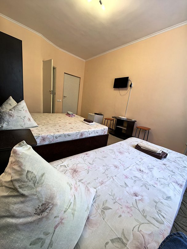 IСтандартный 3-местный (2 односпальные и 1 двуспальная кровати)