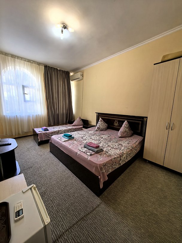 IСтандартный 3-местный (2 односпальные и 1 двуспальная кровати)