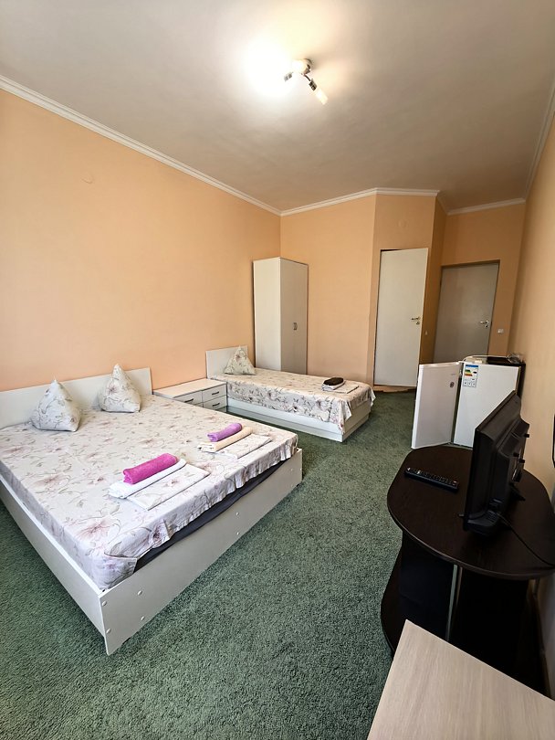 IСтандартный 3-местный (2 односпальные и 1 двуспальная кровати)