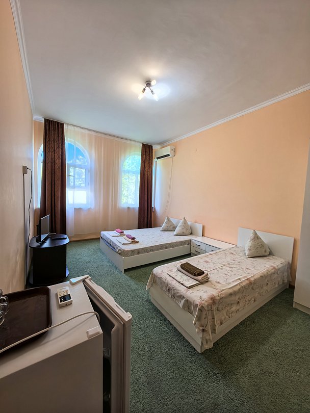 IСтандартный 3-местный (2 односпальные и 1 двуспальная кровати)