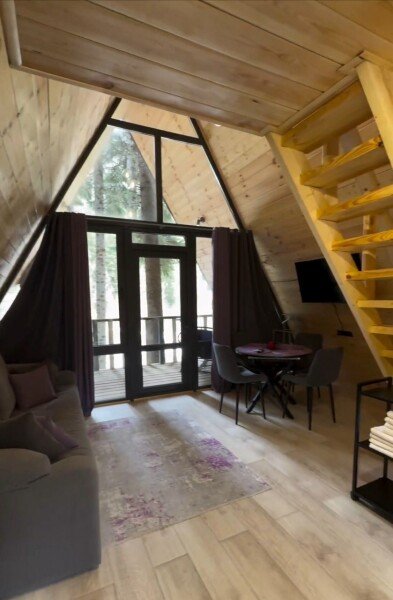 Афрейм 4-местный 2-этажный (№2, с балконом)