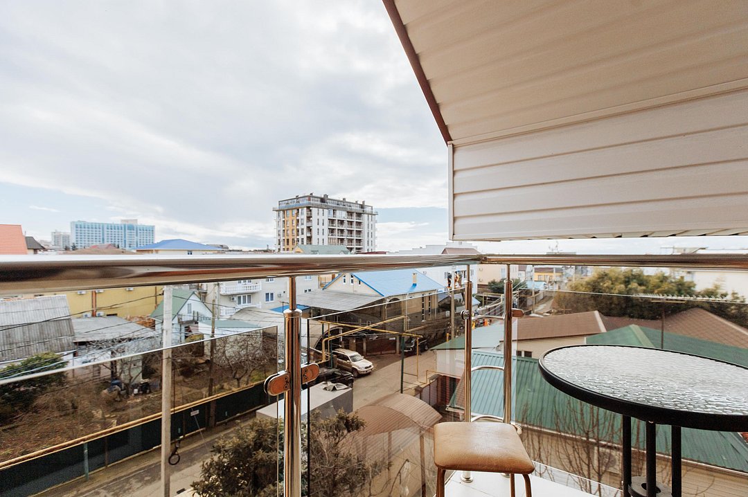 Эконом 3-местный (с балконом)