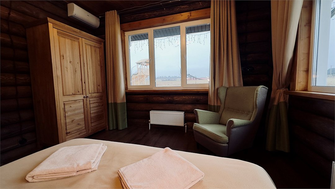 Коттедж 4-местный 2-комнатный (№6, с террасой)