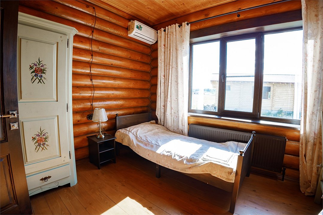 Коттедж 4-местный 3-комнатный (№12, с камином)